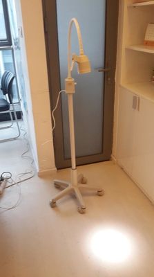 La vérification de clinique emploient la lumière d'examen de 30000 lux LED avec l'OIN de support